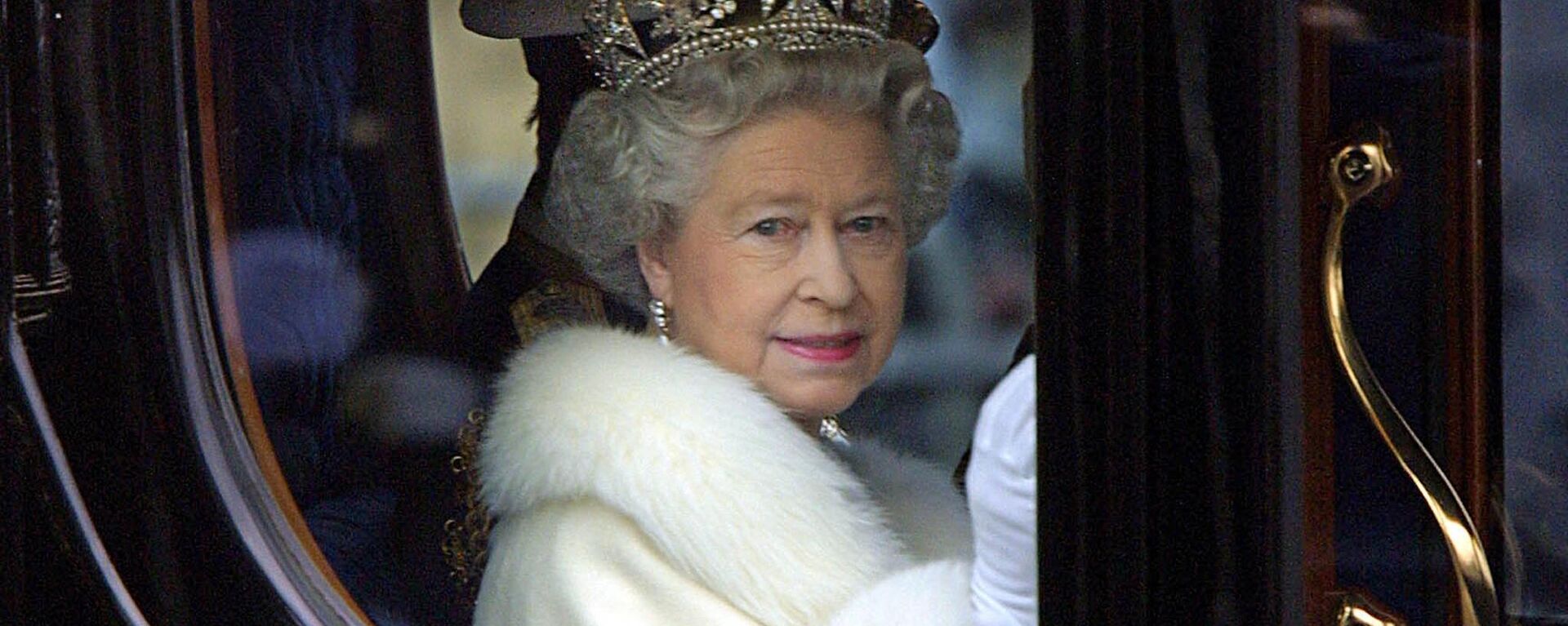 Nữ hoàng Elizabeth II trên xe ngựa, London, 2000 - Sputnik Việt Nam, 1920, 09.09.2022