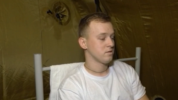 Tù binh Ukraina kể về việc anh ta bị quân mình bắn và bỏ lại dưới mương - Sputnik Việt Nam