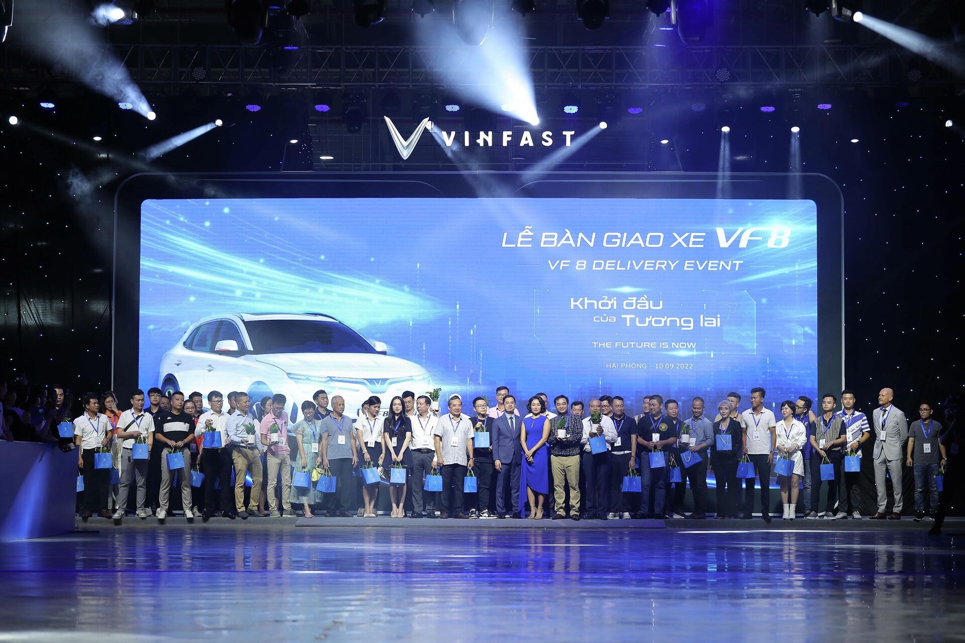 VinFast bàn giao 100 ô tô điện VF 8 đầu tiên, chuẩn bị xuất khẩu ra quốc tế - Sputnik Việt Nam, 1920, 10.09.2022