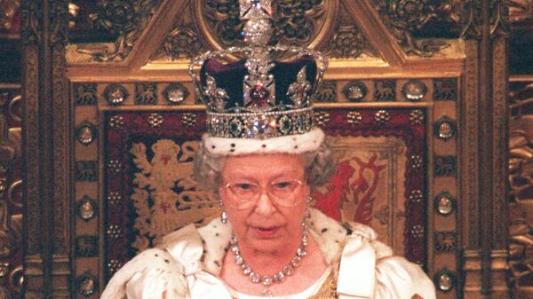 Nữ hoàng Elizabeth II phát biểu trước thượng viện ở London vào ngày 23 tháng 10 năm 1996 - Sputnik Việt Nam