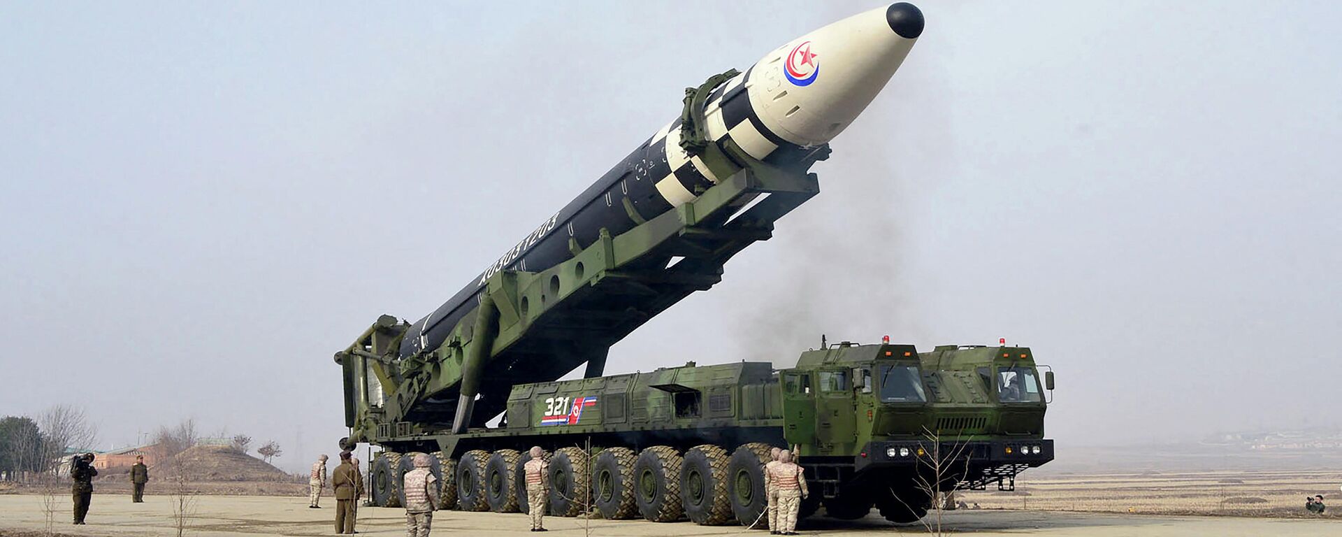 Tên lửa đạn đạo xuyên lục địa (ICBM) loại mới Hwasong-17 của CHDCND Triều Tiên - Sputnik Việt Nam, 1920, 04.10.2022