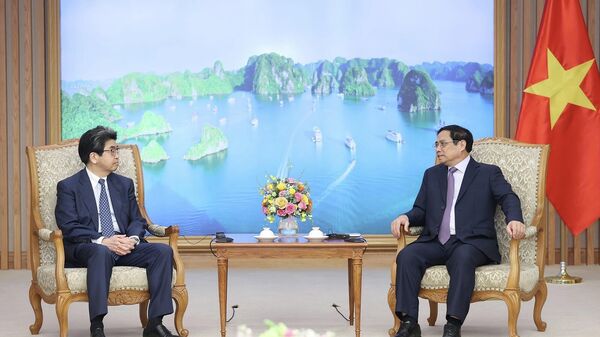 Thủ tướng Phạm Minh Chính tiếp Thống đốc Ngân hàng Hợp tác quốc tế Nhật Bản - Sputnik Việt Nam