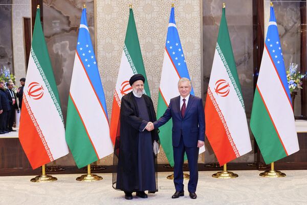 Chuyến thăm Uzbekistan của Tổng thống Iran Ebrahim Raisi trong khuôn khổ cuộc gặp với Tổng thống Shavkat Mirziyoyev. - Sputnik Việt Nam