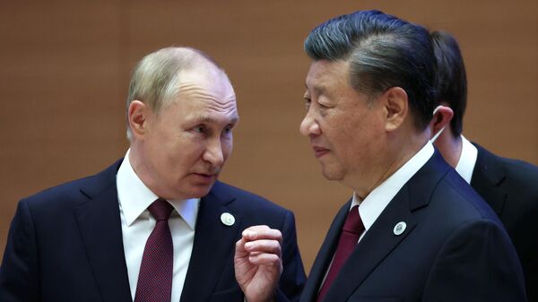 Tổng thống Nga Vladimir Putin và Chủ tịch nước CHND Trung Hoa Tập Cận Bình tại cuộc họp mở rộng của Hội đồng Nguyên thủ các nước thành viên SCO tại Samarkand, Uzbekistan
 - Sputnik Việt Nam