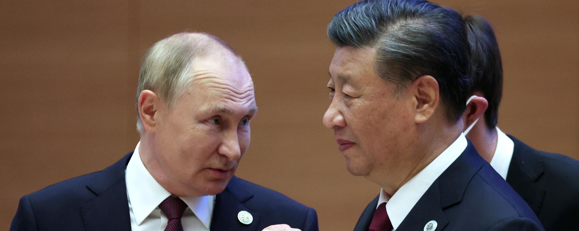 Tổng thống Nga Vladimir Putin và Chủ tịch nước CHND Trung Hoa Tập Cận Bình tại cuộc họp mở rộng của Hội đồng Nguyên thủ các nước thành viên SCO tại Samarkand, Uzbekistan
 - Sputnik Việt Nam, 1920, 20.09.2022