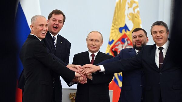 Lễ ký kết các thỏa thuận về việc gia nhập các khu vực DNR, LNR, Zaporozhye và Kherson vào Liên bang Nga đã diễn ra tại Điện Kremlin - Sputnik Việt Nam
