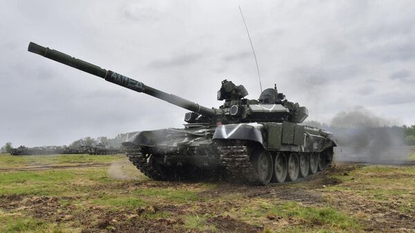 Xe tăng T-90 trong khu vực chiến dịch quân sự đặc biệt ở Ukraina - Sputnik Việt Nam