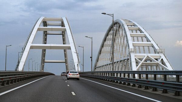 Khởi động lưu thông trên hai làn đường ô tô của cầu Crưm  - Sputnik Việt Nam
