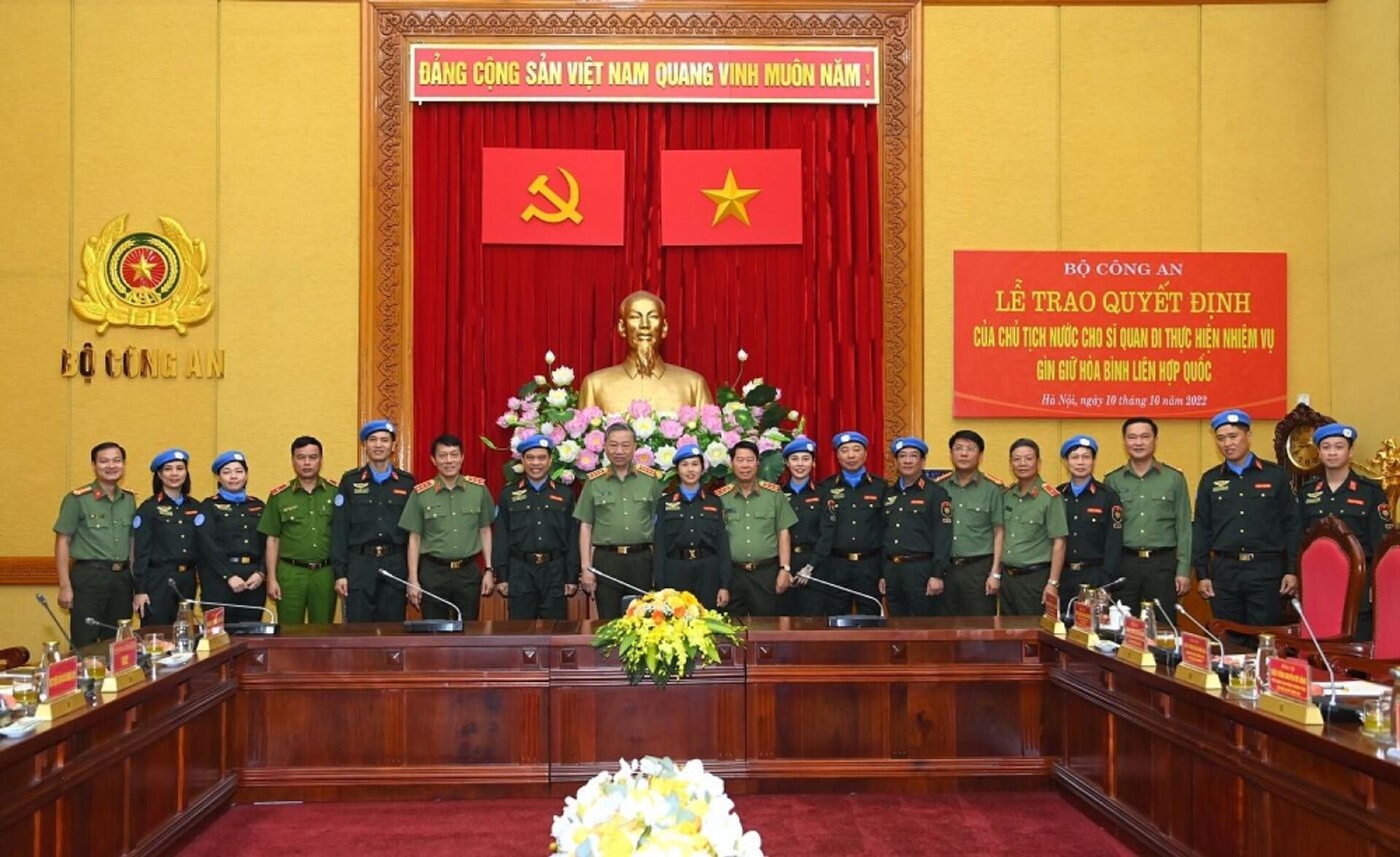 Các đại biểu dự buổi Lễ - Sputnik Việt Nam, 1920, 10.10.2022