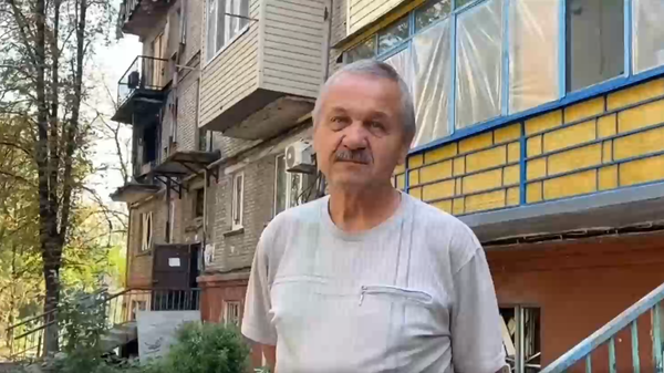 Cư dân Mariupol nói về ngôi nhà hư hại, và được khôi phục từ ngân quỹ Nga - Sputnik Việt Nam
