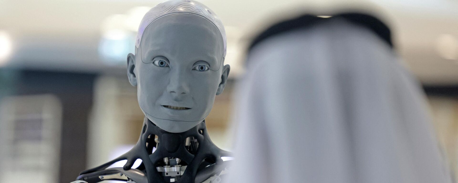 Robot hình người Ameca chào đón khách tham quan tại Bảo tàng Tương lai ở Dubai, UAE - Sputnik Việt Nam, 1920, 01.11.2022