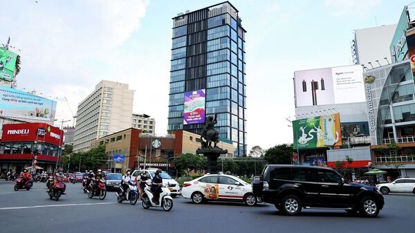 Khu vực ngã sáu Phù Đổng, phường Bến Thành (trung tâm Quận 1) tập trung nhiều cao ốc cho thuê văn phòng. - Sputnik Việt Nam