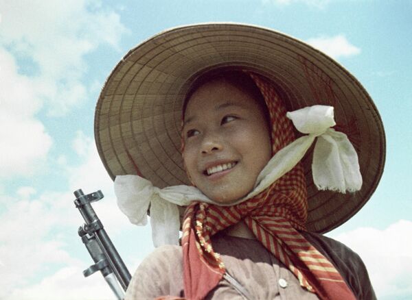 Cô gái Việt Nam - chiến sĩ bộ đội phòng không. - Sputnik Việt Nam