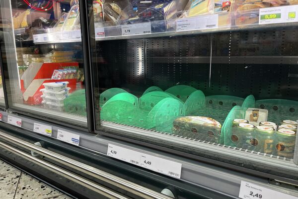 Một số kệ hàng trống tại siêu thị ở Đức - Sputnik Việt Nam