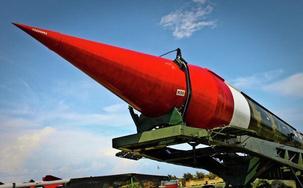 Tên lửa đạn đạo R12 ở Havana. - Sputnik Việt Nam