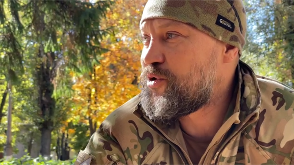Chỉ huy tiểu đoàn DNR so sánh binh lính Ukraina với con khỉ cầm lựu đạn - Sputnik Việt Nam