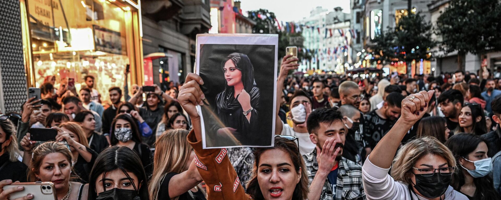 Biểu tình ở Istanbul về cái chết của người phụ nữ Iran Mahsa Amini - Sputnik Việt Nam, 1920, 21.10.2022
