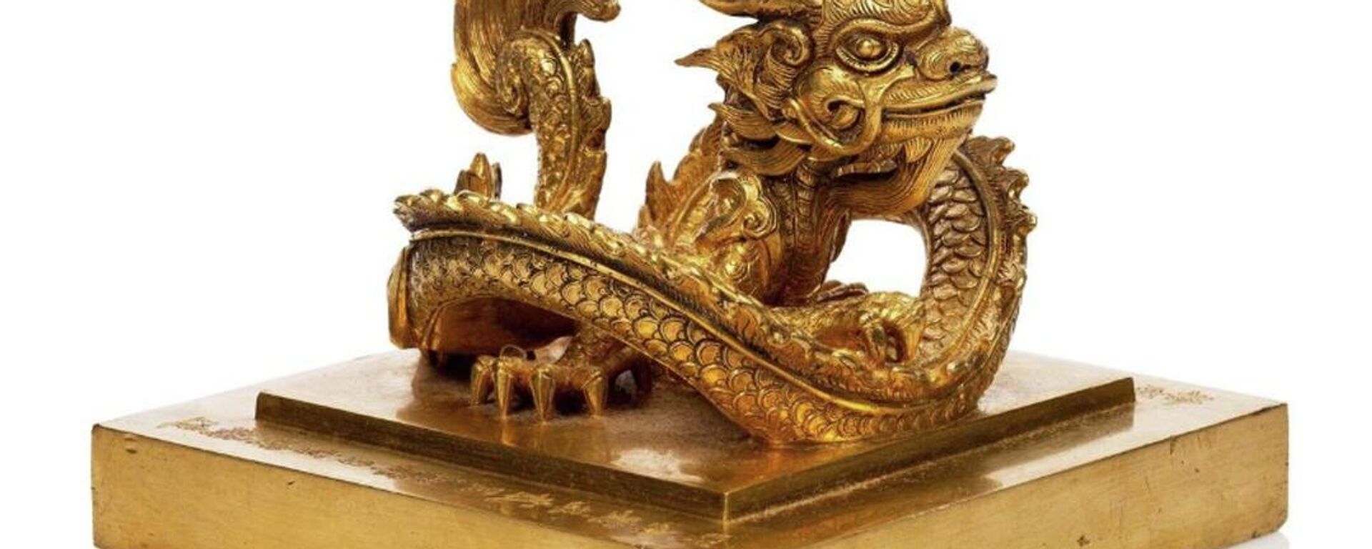 Ấn vàng của triều đình Việt Nam khắc hình một con rồng - Sputnik Việt Nam, 1920, 22.10.2022
