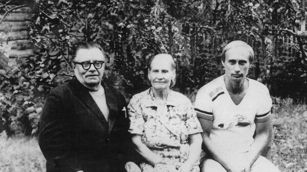 Vladimir Putin, Maria Putina với con trai của họ là Vladimir Putin - Sputnik Việt Nam