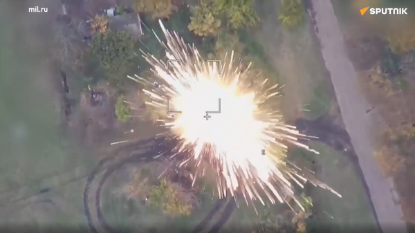 Máy bay không người lái kamikaze của Nga tiêu diệt lực lượng đối phương một cách hoành tráng - Sputnik Việt Nam