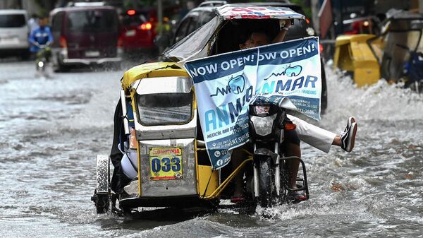 Đường phố ngập lụt sau khi bão Nalji đi qua ở Manila - Sputnik Việt Nam