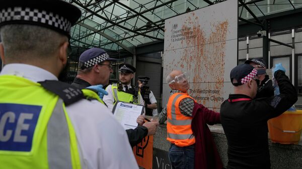 Người biểu tình Just Stop Oil bị cảnh sát bắt ở London - Sputnik Việt Nam