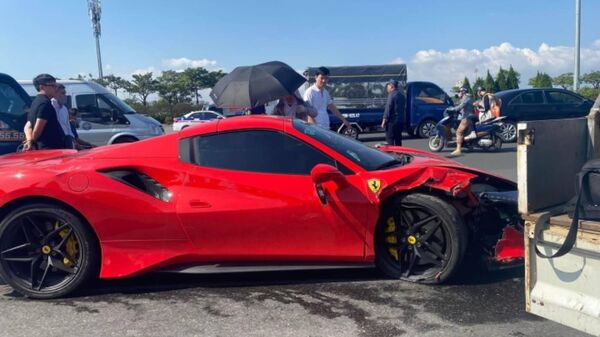 Chiếc siêu xe Ferrari gây tai nạn khiến 1 người chết. - Sputnik Việt Nam