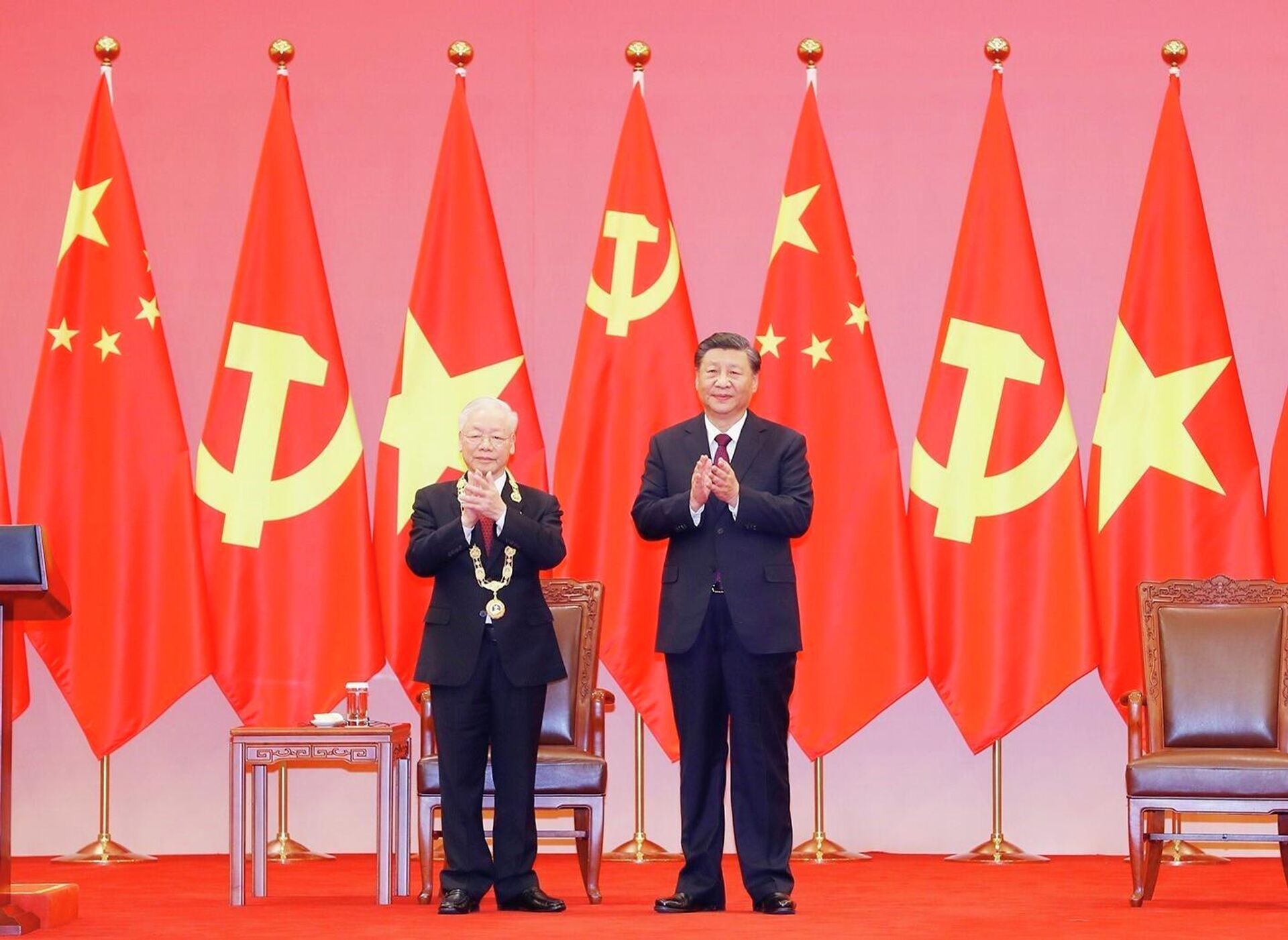 Lễ trao tặng Huân chương Hữu nghị của nước Cộng hòa Nhân dân Trung Hoa  - Sputnik Việt Nam, 1920, 31.10.2022
