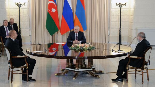 Cuộc hội đàm ba bên giữa Tổng thống Liên bang Nga, Tổng thống Azerbaijan và Thủ tướng Armenia tại Sochi diễn ra vào ngày 31 tháng 10 năm 2022 - Sputnik Việt Nam