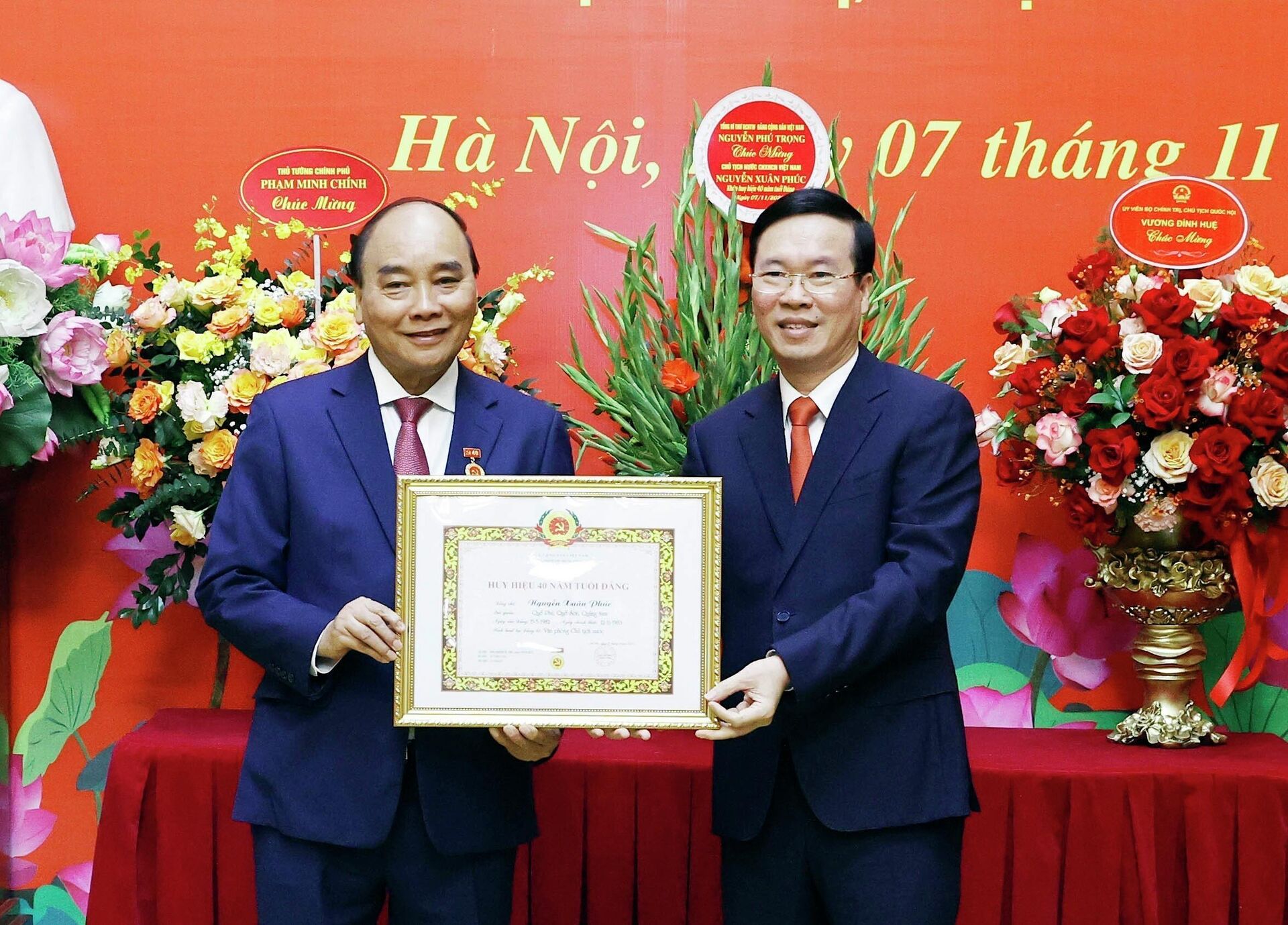 Lễ trao Huy hiệu 40 năm tuổi Đảng tặng đồng chí Nguyễn Xuân Phúc - Sputnik Việt Nam, 1920, 07.11.2022