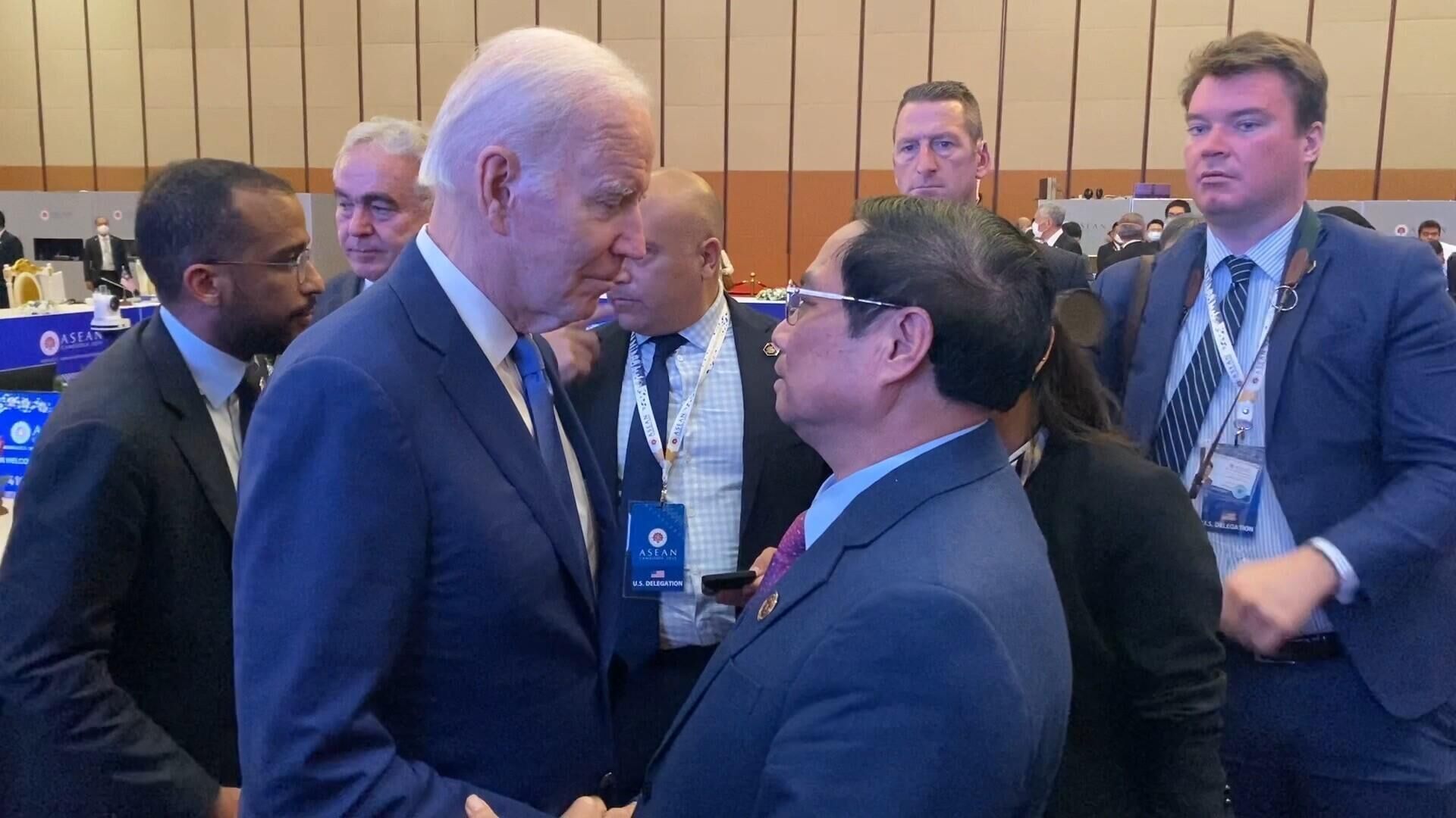 Thủ tướng Phạm Minh Chính trao đổi với Tổng thống Hoa Kỳ Joe Biden bên lề Hội nghị cấp cao ASEAN - Sputnik Việt Nam, 1920, 13.11.2022