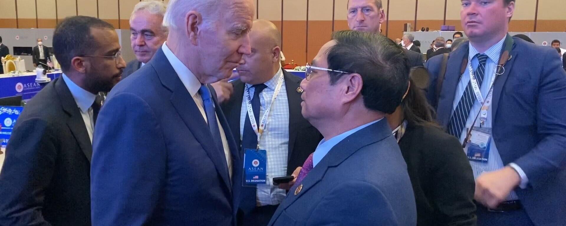 Thủ tướng Phạm Minh Chính trao đổi với Tổng thống Hoa Kỳ Joe Biden bên lề Hội nghị cấp cao ASEAN - Sputnik Việt Nam, 1920, 15.12.2022