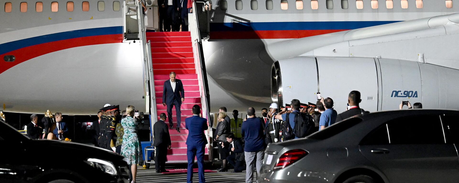 Ngoại trưởng Nga Sergei Lavrov đã đến sân bay Quốc tế Tuban, Bali để dự đến dự hội nghị thượng đỉnh G20 - Sputnik Việt Nam, 1920, 15.11.2022