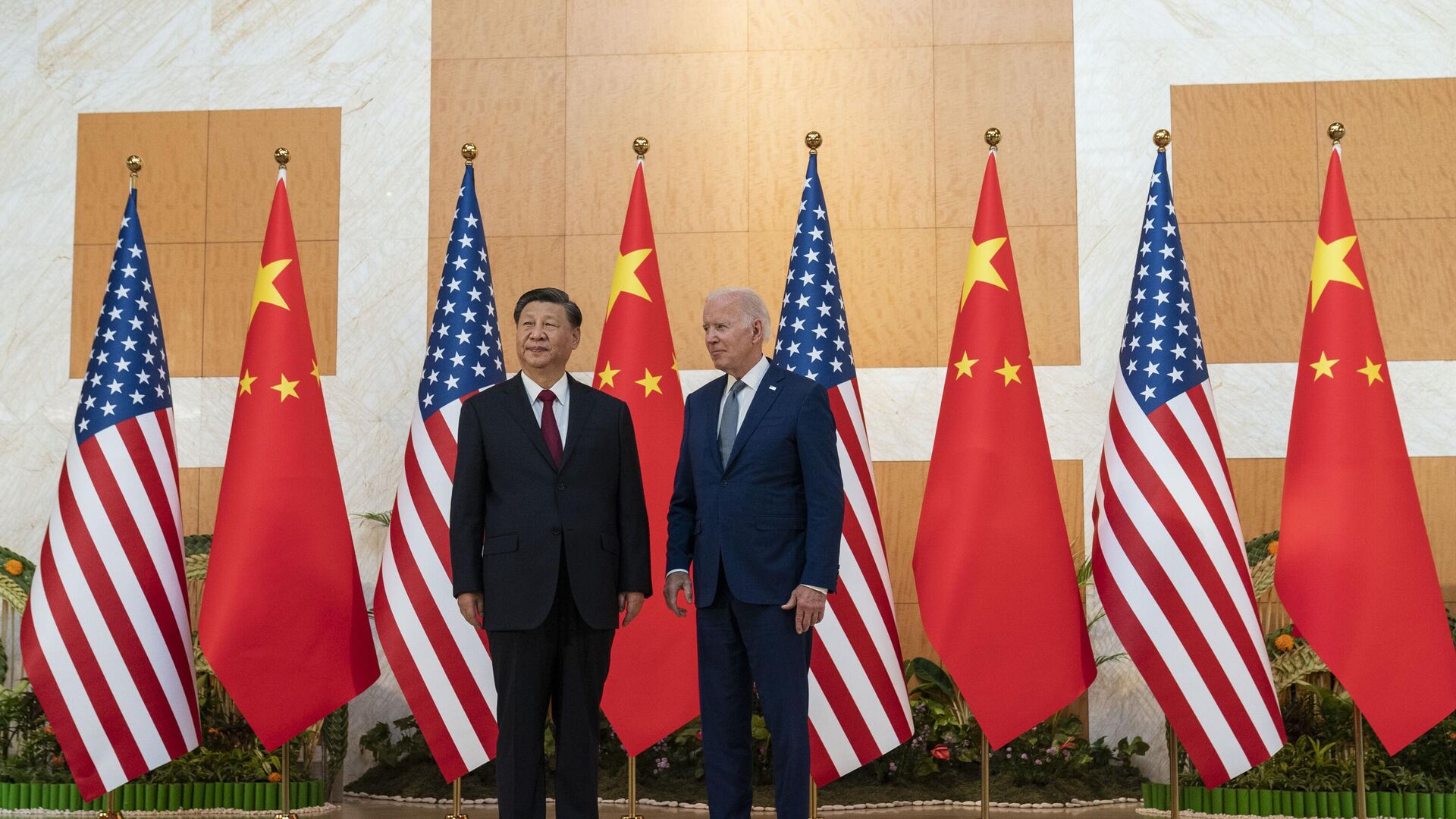 Cuộc gặp của Tổng thống  Hoa KỳJoe Biden và Chủ tịch CHND Trung Hoa Tập Cận Bình bên lề hội nghị G20 tại Indonesia - Sputnik Việt Nam, 1920, 15.11.2023