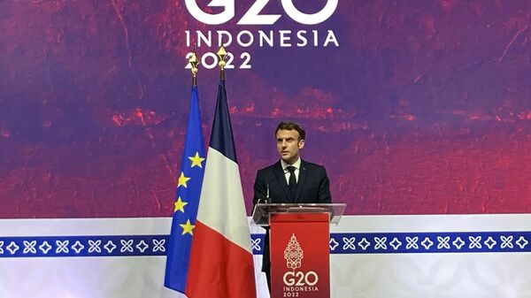 Tổng thống Pháp Emmanuel Macron phát biểu tại cuộc họp báo trong hội nghị thượng đỉnh G20 ở Bali. - Sputnik Việt Nam