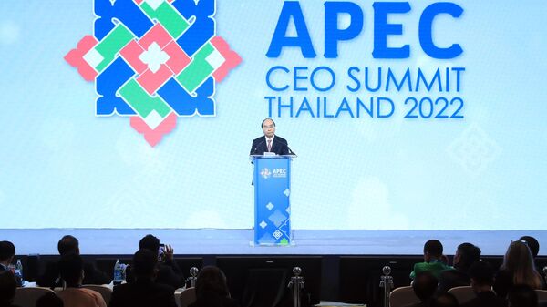 Chủ tịch nước Nguyễn Xuân Phúc phát biểu tại Phiên họp thứ 4 Hội nghị Thượng đỉnh doanh nghiệp APEC về Thương mại và Đầu tư - Sputnik Việt Nam