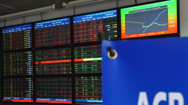 Màn hình báo giá cổ phiếu tại sàn giao dịch Ngân hàng TMCP Á Châu (ACB) Hà Nội - Sputnik Việt Nam