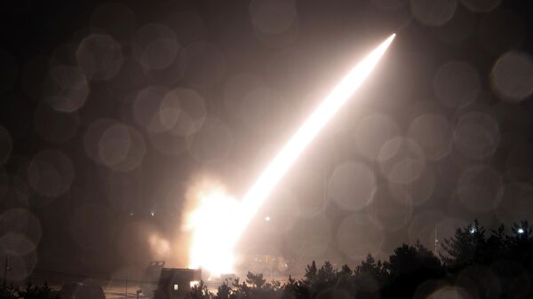 Военные учения США и Южной Кореи с использованием Армейского тактического ракетного комплекса - Sputnik Việt Nam