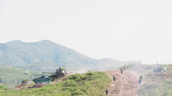 Sư đoàn 325 diễn tập bắn đạn thật - Sputnik Việt Nam