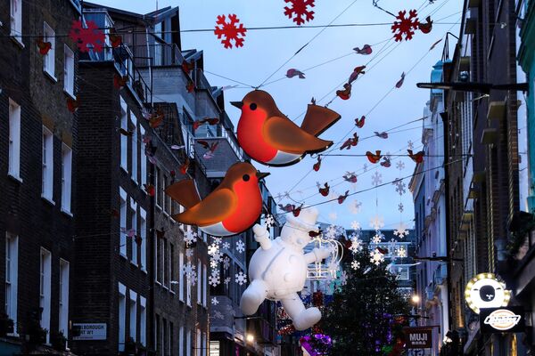 Đèn màu trang trí lễ hội Giáng sinh ở London. - Sputnik Việt Nam
