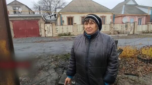 Bà cụ ở Donetsk kể cháu trai bị thương vì trúng pháo của Ukraina - Sputnik Việt Nam