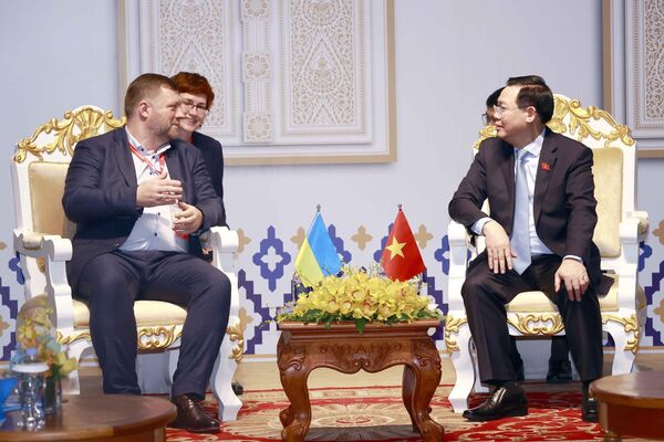 Chủ tịch Quốc hội Vương Đình Huệ gặp Phó Chủ tịch Quốc hội Ukraina - Sputnik Việt Nam