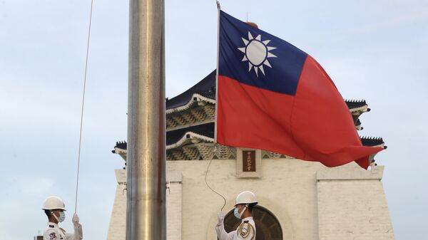 Lễ kéo cờ tại Quảng trường Tự do của Đài tưởng niệm Tưởng Giới Thạch ở Đài Bắc, Đài Loan - Sputnik Việt Nam