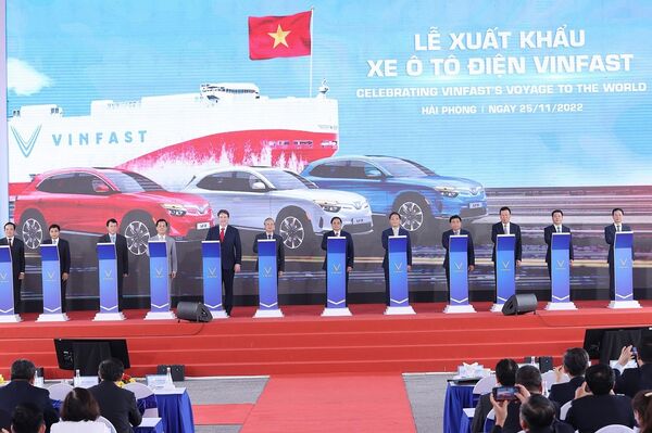 Thủ tướng Phạm Minh Chính dự lễ xuất khẩu lô xe ô tô điện đầu tiên của Vinfast - Sputnik Việt Nam