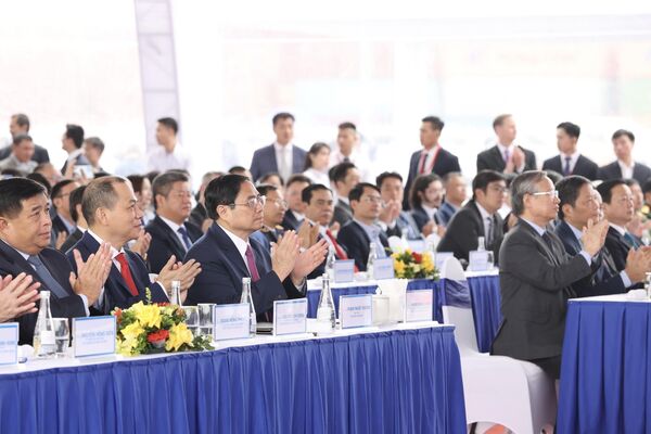 Thủ tướng Phạm Minh Chính dự lễ xuất khẩu lô xe ô tô điện đầu tiên của Vinfast - Sputnik Việt Nam