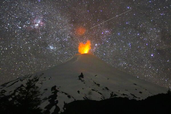 Núi lửa Villarrica ở Chile. - Sputnik Việt Nam