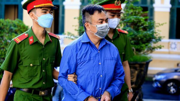 Xét xử nguyên Giám đốc Bệnh viện Mắt Thành phố Hồ Chí Minh Nguyễn Minh Khải và đồng phạm - Sputnik Việt Nam