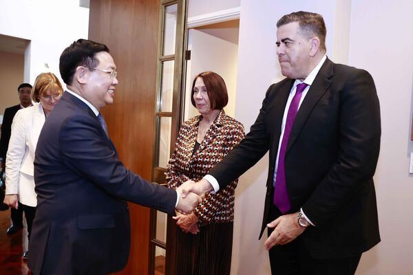Chủ tịch Quốc hội Vương Đình Huệ hội đàm với Chủ tịch Thượng viện và Chủ tịch Hạ viện Australia - Sputnik Việt Nam