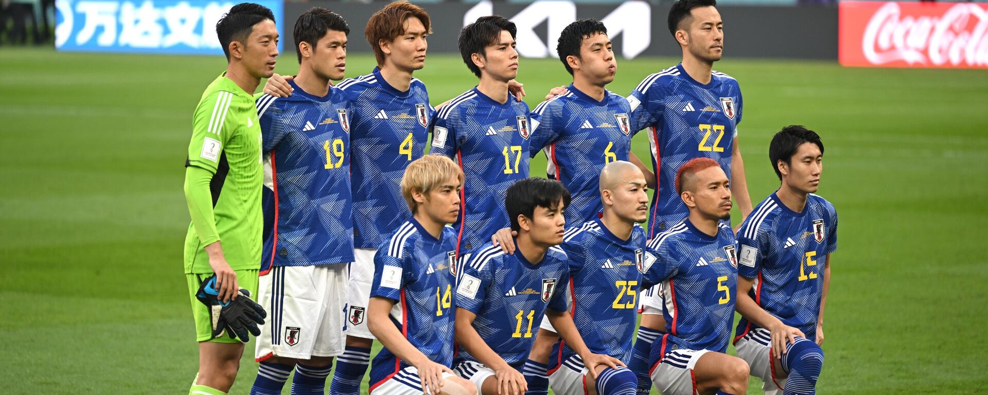Các cầu thủ của đội tuyển quốc gia Nhật Bản trước khi bắt đầu trận đấu vòng bảng World Cup giữa Đức và Nhật Bản - Sputnik Việt Nam, 1920, 02.12.2022