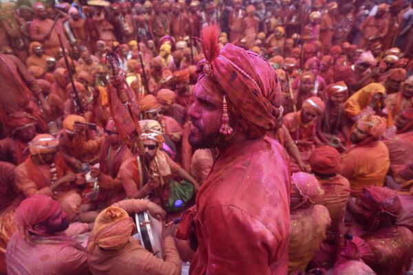 Những người theo đạo Hindu tổ chức lễ Holi, lễ hội màu sắc mùa xuân. - Sputnik Việt Nam